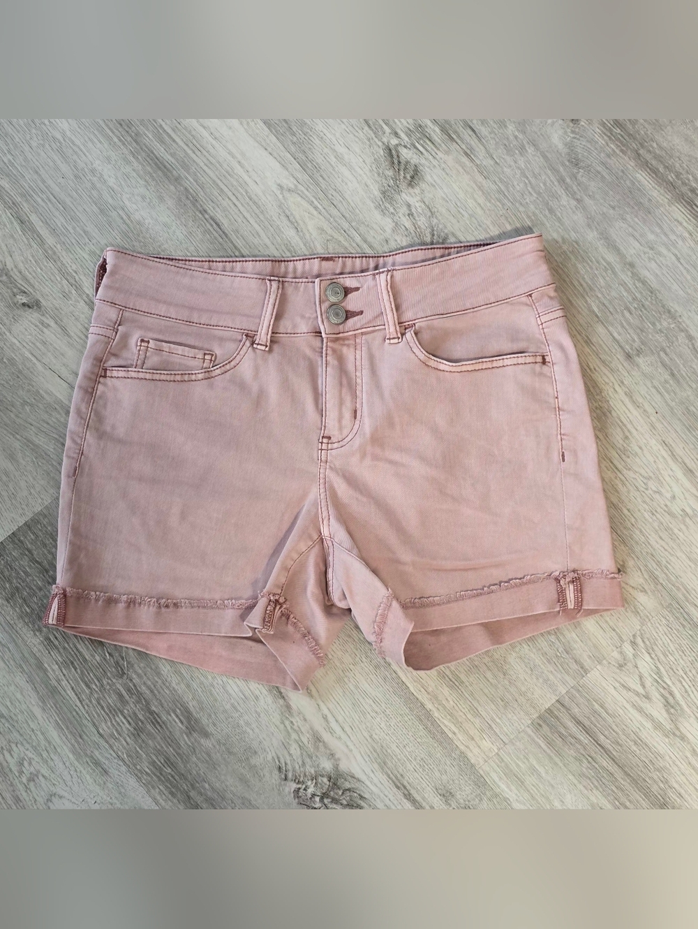 So Favorite Midi sz 9 Stretch Pink Cuffed shorts